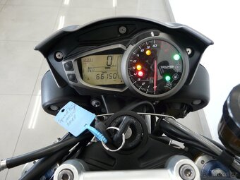 Triumph Speed Triple R 1050 - 8