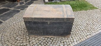 Staré skříně truhly - 8
