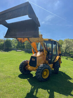Kolový Bagr JCB 2CX - 8