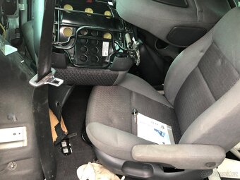 Prodám kompletní interiér automobilu Ford Galaxy 2006 1.9TDI - 8