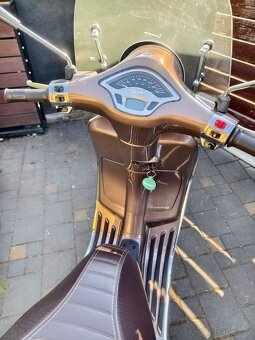 Vespa Primavera Touring - 8