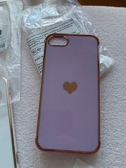 iPhone 8 + 5 obalů - 8