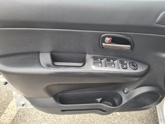 Kia Carens 2007 2.0 CRDI 103 kW - 8