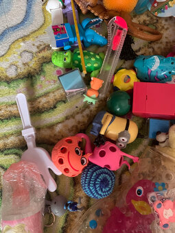 Směs hraček (DeAgostini edice Kouzelné čtení, reprák a figur - 8