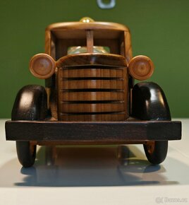 Dřevěné auto se slivovicí-hnědé - 8