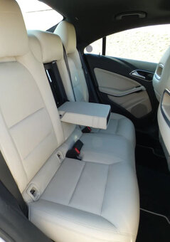Mercedes-Benz CLA 250 4Matic 7G-DCT - 8