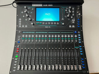 Digitální mixážní pult Allen&Heath SQ5 + kryt proti prachu + - 8