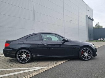 BMW E92 320xD LCI 135kW 6st. Aut. Tovární M Paket - 8