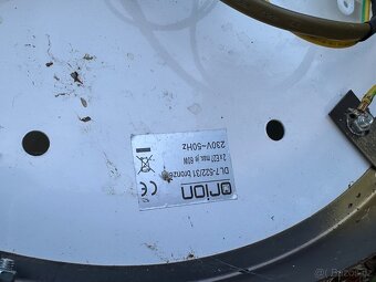 Krásně zdobený lustr a stropnice - 8