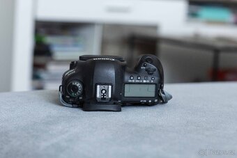 Canon EOS 5D Mark IV - 8