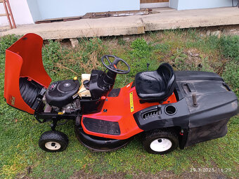 traktůrek Hurricane 10577RB. Objem 344 cm3, Šířka sečení 87 - 8
