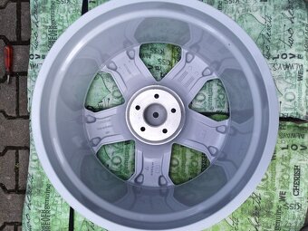 Borbet CW 22" , 5x120 R22, Šíře 10, ET-35 - 8