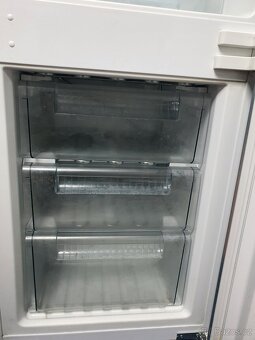 TOP VESTAVNÁ lednice s mrazákem SIEMENS - 8