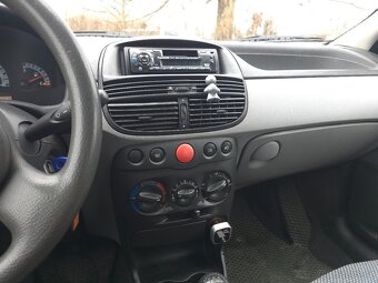 Fiat Punto 1.2 - 8