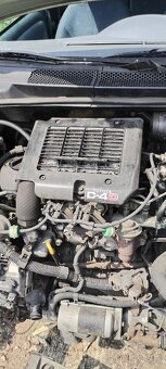 Toyota yaris 1.4 d4d rok 2002 - 8