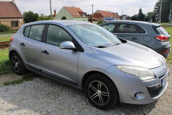 Renault Megane III 1,6 hatchback 2009 - 8