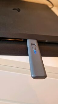 PLAYSTATION 4 + 28 HER - 8