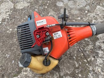 Dva starší křovinořezy. - 8