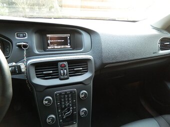 Volvo V40 T3 - 86.000 km - výborný stav - 8