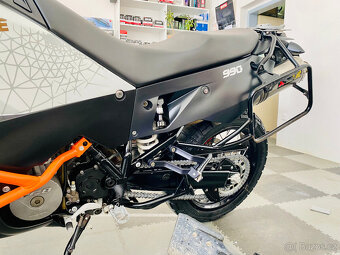 KTM 990 ADVENTURE WHITE ABS = AKRAPOVIČ / VÝBAVA - 8