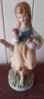 STAROŽITNÁ PORCELÁNOVÁ FIGURKA GIFTCRAFT - DÍVKA S OVOCEM JA - 8