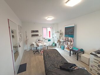 Pronájem provozovny s umyvadlem a vlastním WC - 8