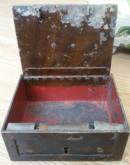 Svítilna - cvrček,nožíky Mikov Afrika a jiné,ple.pistolka - 8