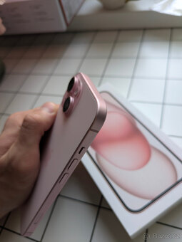 iPhone 15 128GB Pink, záruka, top stav. - 8
