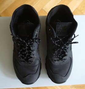 Unisex šedé pevné tenisky NEW BALANCE v.42,5 - 8