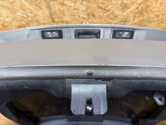 PÁTÉ DVEŘE KUFRU ŠKODA OCTAVIA 3 SEDAN LF8H-4K4K - 8