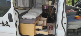 Renault Trafic 1,9 se spací vestavbou - 8