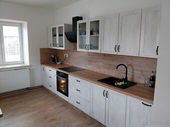 Prostorný rodinný dům se zahradou 2655 m², 3 km od Bruntálu - 8