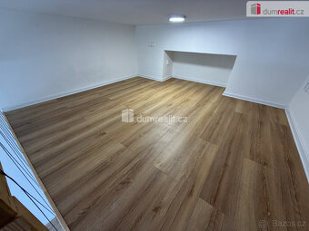 Pronájem bytu 1+kk 35 m2 P5 Smíchov po rekonstrukci loft cih - 8