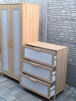 Prodám šatní skříň a komodu IKEA - 8