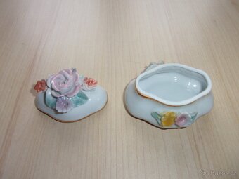 2x STARÁ PORCELÁNOVÁ ŠPERKOVNICE, DÓZA, KRABIČKA - 8