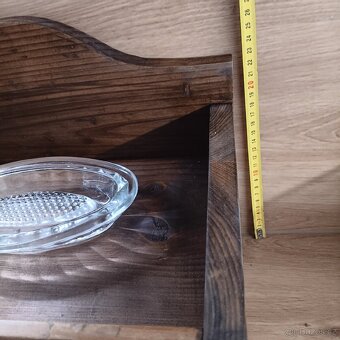 Skleněné dózy, dřevěná skříňka - 8