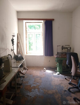 Velký rodinný dům k rekonstrukci - 8