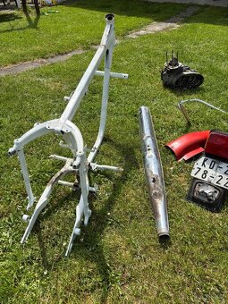 Neuplna CZ 450 + motor + ram + dalsi veci - 8