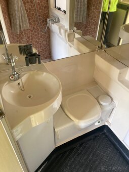 Obytný automobil Peugeot J5 (hrana) - 8