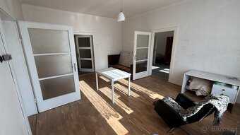 Vícegenerační rodinný dům s pozemkem 1403m2 - 8