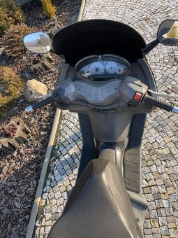 Piaggio X8 200 ccm rok 2004 - 14 kw - 8