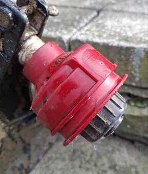 Benzínový vyžínač Homelite HLT26CD - 8