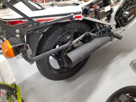 Honda VF500F - 8