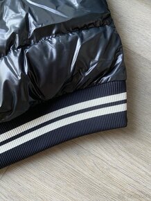 Moncler péřová bunda - 8