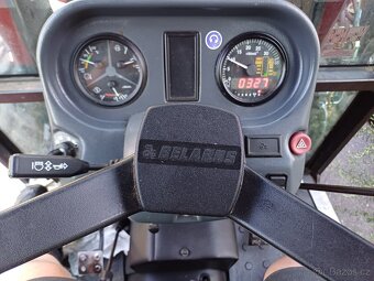 Traktor s čelním nakladačem - 8