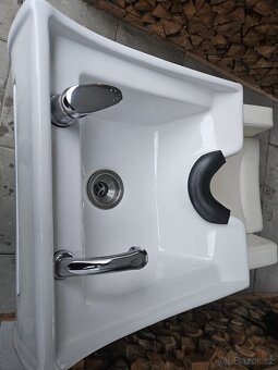 Kadeřnický mycí box - 8