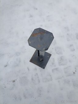 13 ks masivní kovové sloupky - 8