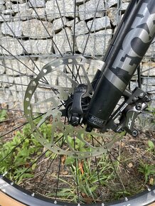 celoodpružené horské kolo Focus Jam - 8