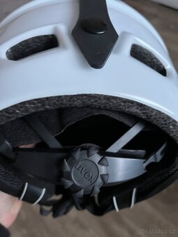 Lyžařská helma Uvex s brýlemi - 8