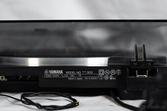 Gramofon YAMAHA - 8